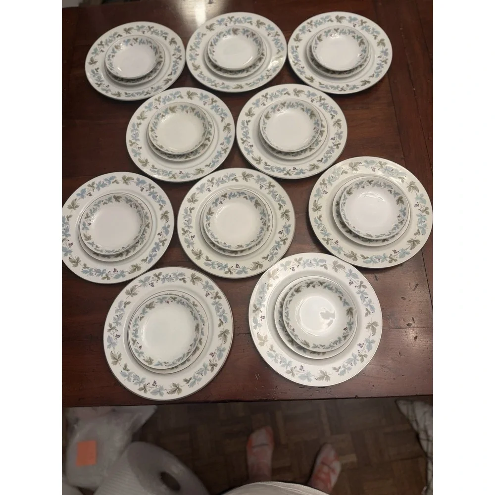 Vintage Fine China of Japan 6701 Grape Vine Platinum 30 Pc Dinnerware Set For 10